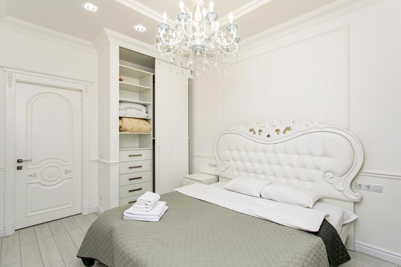 Petrovdom Apartments 10-353 In Rc Central Park, 7 John Mccain Street Kiev Bagian luar foto