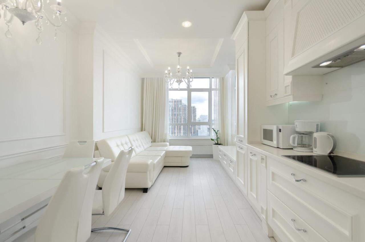 Petrovdom Apartments 10-353 In Rc Central Park, 7 John Mccain Street Kiev Bagian luar foto