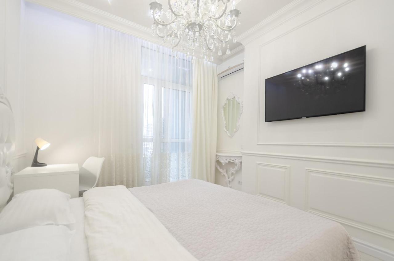 Petrovdom Apartments 10-353 In Rc Central Park, 7 John Mccain Street Kiev Bagian luar foto